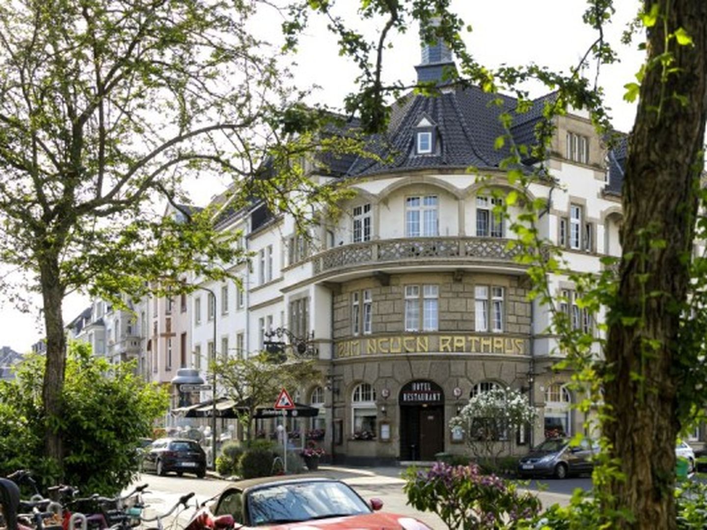 Das Hotel "Zum neuen Rathaus" in Benrath.